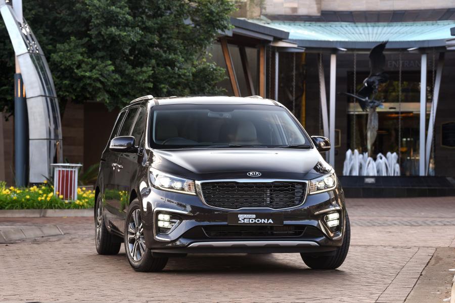  Kia Grand Sedona (YP) 2018 года  (ZA) (фото 8 из 40)